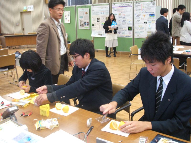 身近なもので電池をつくってみよう