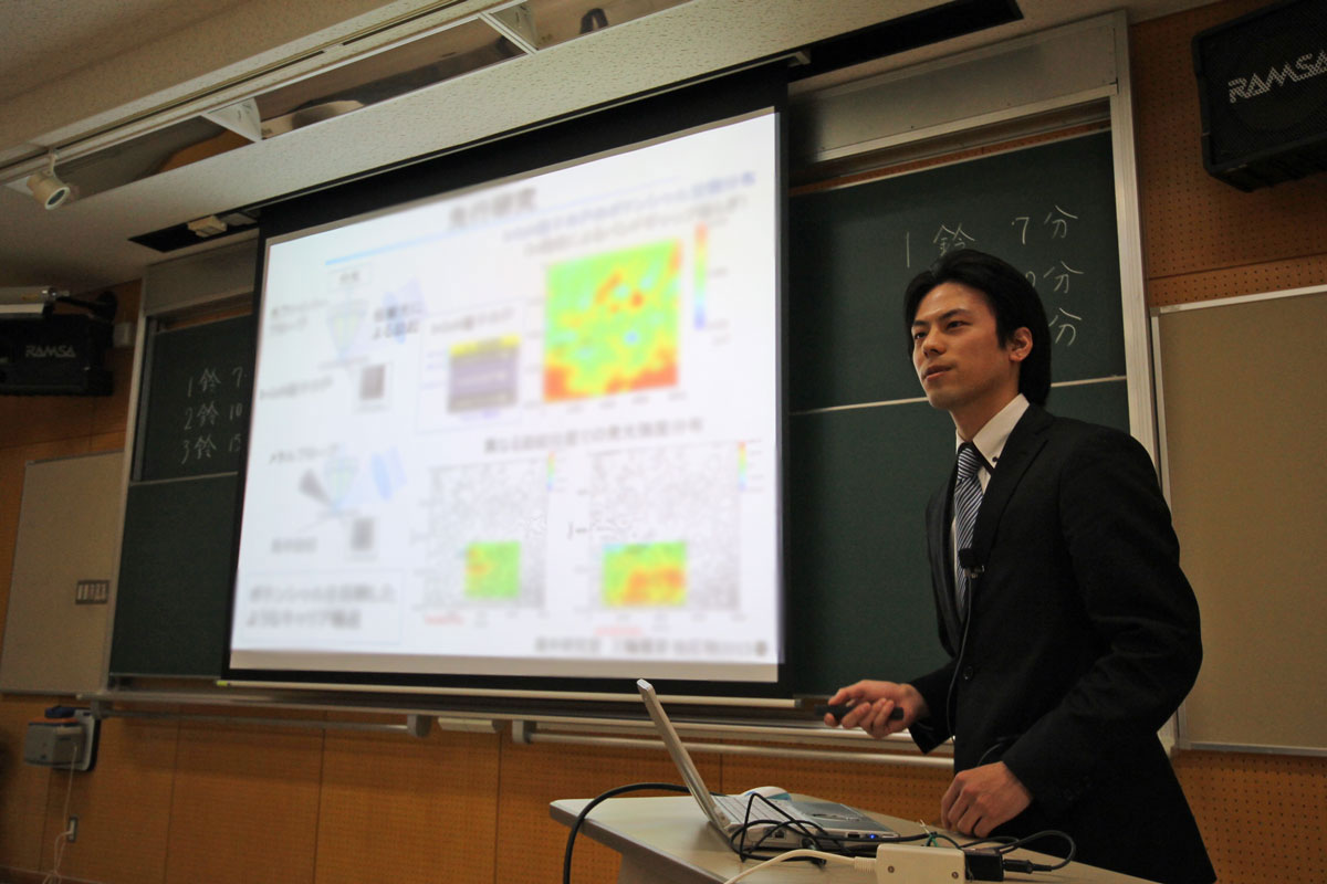 学生たちは、堂々と発表していました。