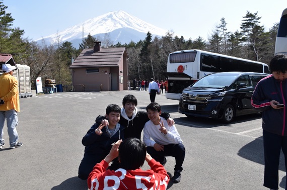 ここは富士山1合目下。2日目午後には富士山が綺麗に見えました。